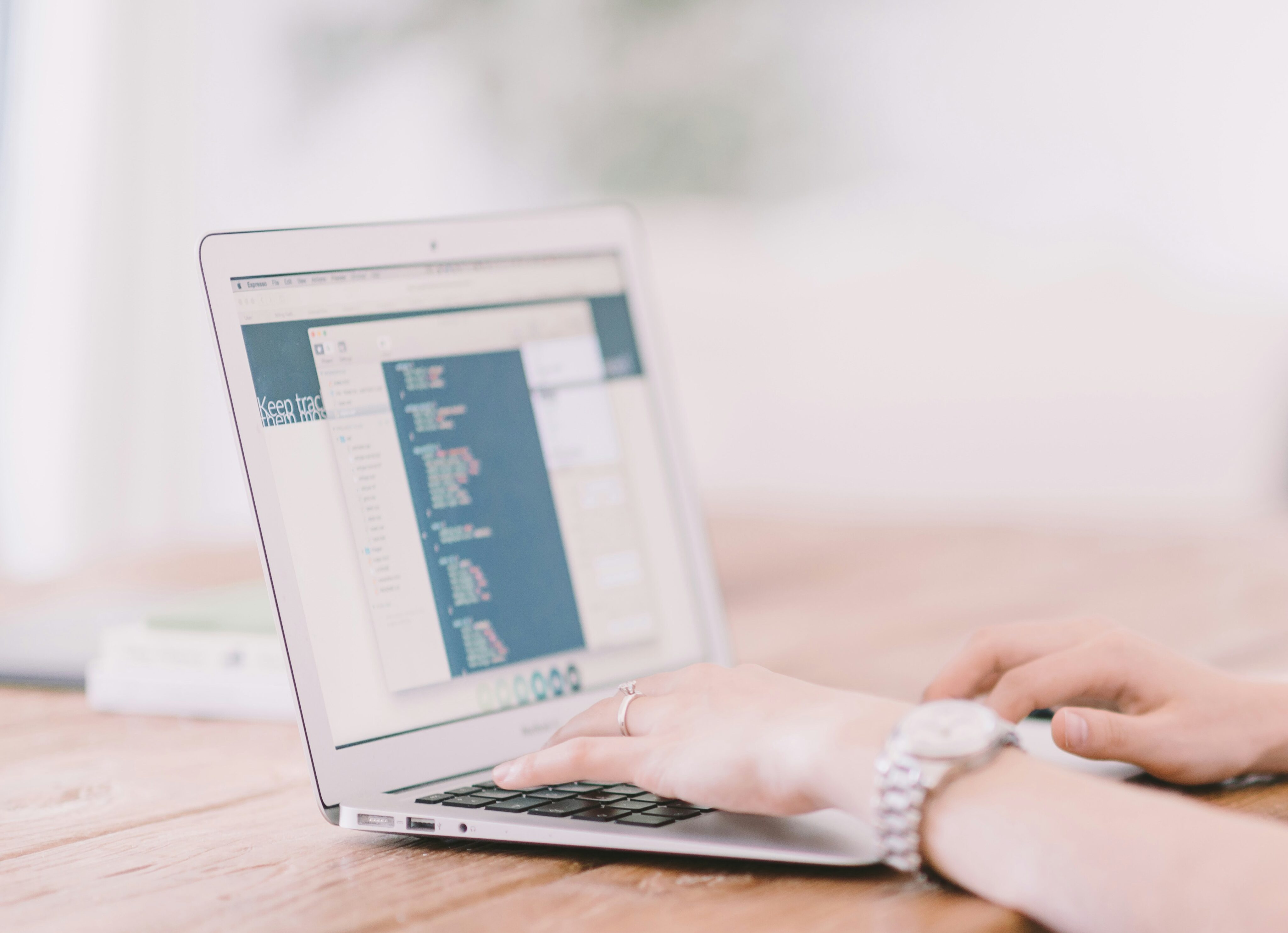E-Commerce Shop / Foto von crew via Unsplash